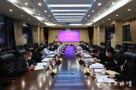 李先祥与中国石油云南销售公司执行董事刘启然等企业家座谈图片