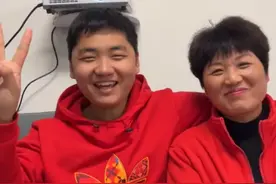 寻子24年的单亲妈妈过上第一个母亲节，儿子张洋洋：天然的母子关系，没有丝毫距离图片