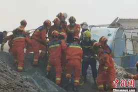 山西晋中粉煤灰仓倾倒事故救援纪实图片