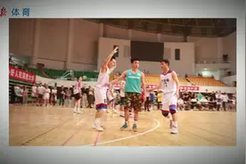 那个摆摊的篮球少年，带着绝杀回来了图片