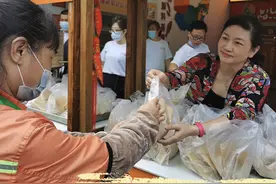 微光海报 | 温暖早餐铺：一餐一饭感恩城市唤醒者图片