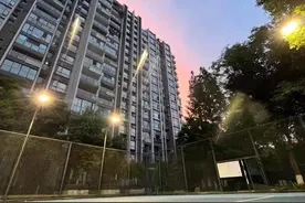 云求助｜成都一小区网球场被物业出租 律师：无授权不得租赁经营图片