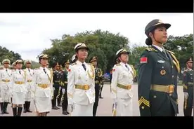 又美又飒！驻港部队仪仗女兵的青春图片