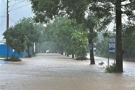 预计今、明两日广州仍有大范围暴雨到大暴雨图片