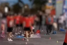 “广场舞大妈”抢占轮滑小朋友地盘，社区：已介入图片