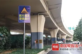 受降雨影响，南宁城区多处积水，高新二路40多辆车被泡图片