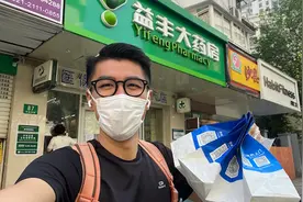 兼职骑手日行80公里 骑单车送药记录疫情中的上海图片