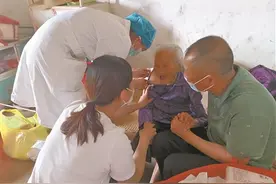 百岁老人带动“接种热”图片