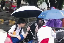 红衣女孩、蓝衣女孩，找到了图片