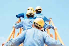 我在抖音装厂妹，每月躺赚好几万图片