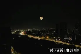 快看！今晚杭州的月亮很美，你的朋友圈是不是被它刷屏了图片