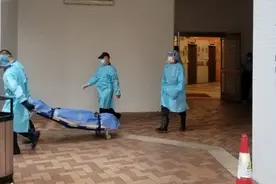 18岁男生玩Switch游戏扑倒 耳鼻流血失救猝死图片