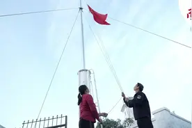 共守灯塔20年，他们的爱为航船照亮回家的路图片