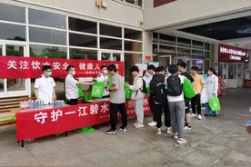 长期喝纯净水好吗？“健康水”真的有用吗？饮用水宣传周活动走进高校图片