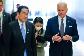 补壹刀：此刻，东京的空气弥漫着异样味道……图片