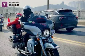 南京四岁萌娃骑摩托赛场飞驰 梦想成为职业赛车手走上国际舞台图片