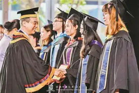 港中大（深圳）校长徐扬生寄语毕业生：每一株蓝花楹都将绽放图片