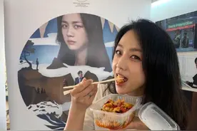 《分手的决心》即将亮相戛纳电影节，汤唯吃宫保鸡丁图片