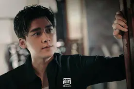 顶流男神李易峰《暗夜行者》惨中枪跌落水受封最惨男主 费洛蒙男神冯德伦使眼神杀图片