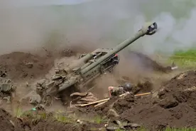 俄乌下半场关键：美援乌“低配版”M777榴弹炮VS拥有全球最大火炮库之一的俄罗斯图片