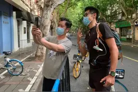 在上海送外卖的脱口秀演员，每天都去喂延庆路面馆18岁的老猫图片