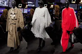 Loewe色彩拼接改造爆款鞋，巴黎世家纽交所新秀个性神秘｜是日美好事物图片