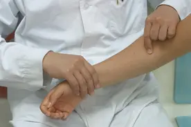 胆囊结石从何而来？不切除会不会发展成胆囊癌？图片