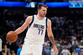 NBA西部决赛第四场：独行侠胜勇士图片