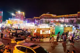 秦皇岛开发区后备箱宝藏集市点亮“夜经济”图片