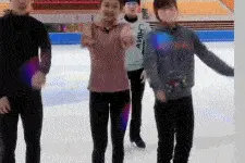 热舞王心凌《爱你》，中国花滑众将冰上“撒糖”图片