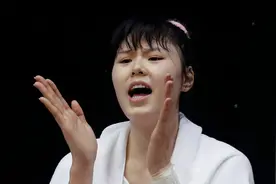 女篮国手李月汝WNBA首秀4分钟，得2分抢3个篮板图片