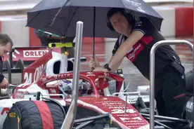 摩纳哥站雨中大混战！周冠宇终于完赛却吓得要“换条裤子”，红牛四连胜图片