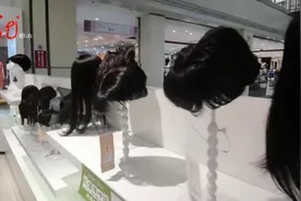 5300元买假发，怎料洗完颜色改变，直发还成卷发了……图片