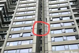 网红盘“深业中城”现多处自封阳台，执法部门发整改通知图片