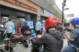 重逢 | 第一批赶轮渡的人图片