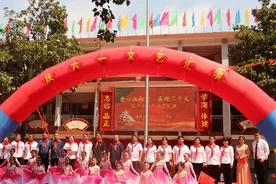 南阳市第三十二小学：载歌载舞庆“六一”童心向党共成长图片