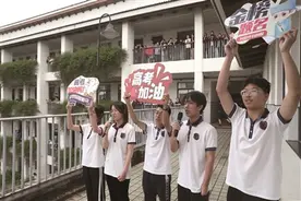 “喊楼”为高考学子加油图片