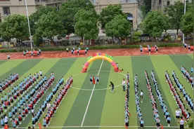 “喜迎二十大 争做好队员”天门市少先队示范性入队仪式举行图片