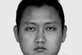 泪目！女孩过马路时突然停下，向一辆警车敬礼……图片