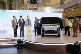 中国五菱新能源登上国际舞台，五菱Air ev亮相印尼图片