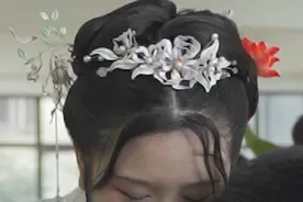 乐在其中！长沙一小学师生身穿汉服包粽子，体验传统民俗文化视频封面