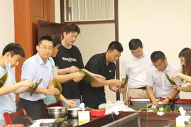 山东科技大学：端午节温情粽子送给毕业生图片