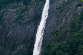 江西九江：庐山瀑布再现“飞流直下三千尺”景观图片