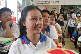 高三最后一课笑中带泪，广州高中班主任带学生“高粽转圆”