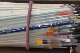 高考生晒出140根空笔芯，你有多久没用完过一根了？图片