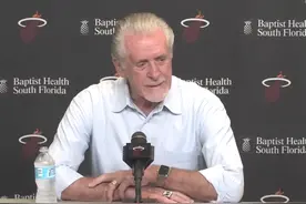 是否考虑退休？莱利：我77了但依旧能比你做更多俯卧撑 谢谢图片