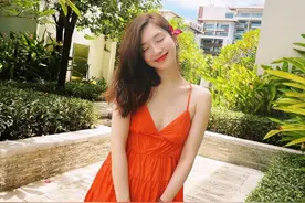 江疏影晒夏日写真 穿橙色吊带长裙明艳动人图片