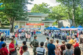 组图+视频丨时光不负追梦人 直击2022年海南高考首日图片