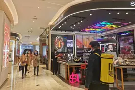 河南多地出实招促消费回升向好图片