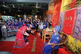 广西这对“90后”新人举行传统壮族婚礼 市民：太有趣了图片